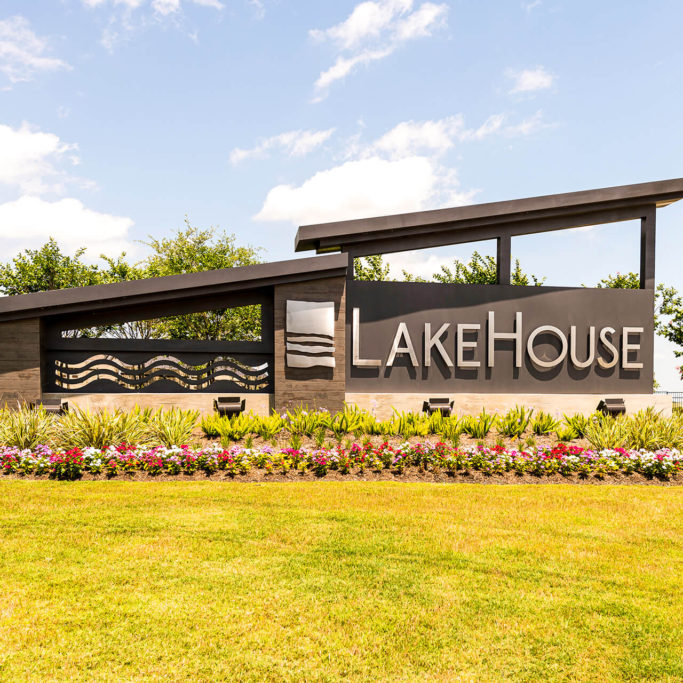 Trendmaker Houston Lakehouse outdoor sign in grass