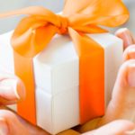 hands holding a gift
